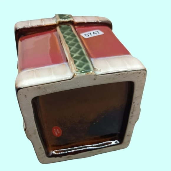 Ceramic canister a wrapped present 3d bow lid - Picture 9 of 10